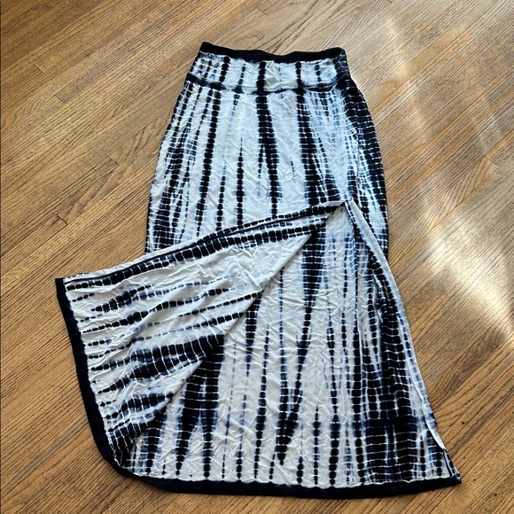 Athleta tie-dyed maxi skirt Size Medium - Picture 1 of 3